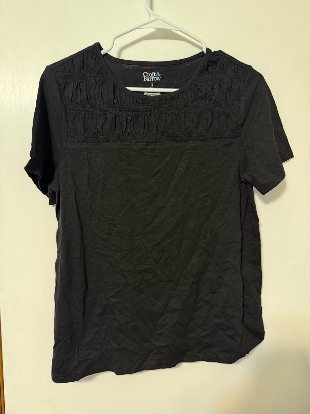 croft & barrow Black Short-Sleeve Smocked Yoke Tee - Picture 1 of 3